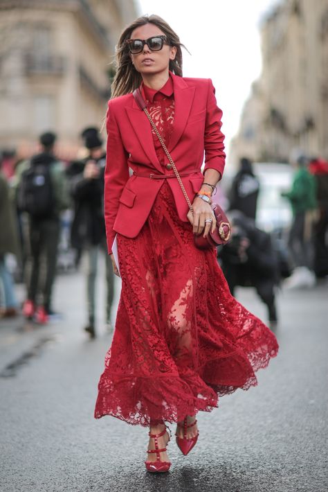 25 Chic Monochromatic Fashion Outfits to Try | A sleek red blazer layered over a red lace maxi dress and styled with red Valentino rockstud heels Summery Outfits, Monochromatic Fashion, Street Style 2016, Paris Fashion Week Street Style, London Street Style, Looks Street Style, Fashion Weeks, Inspired Outfits, Fashion Over 40