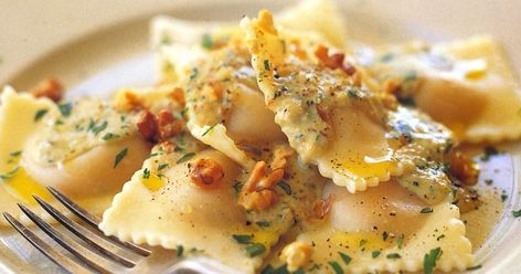 Prawn & Crab Ravioli Recipe Goat Cheese Ravioli, Walnut Sauce, Pumpkin Ravioli, Mushroom Ravioli, Butternut Squash Ravioli, Easy Lasagna Recipe, Dinner Show, Ravioli Recipe, Cheese Ravioli