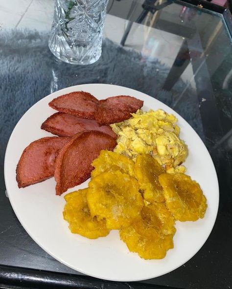 Cevicos Existe on Instagram: "Probechito 💯🇩🇴 @soydeuncampo" Dominicano Recipes, Comidas Fit, Food To Gain Muscle, Food Bouquet, Boricua Recipes, Healthy Lunch Snacks, Good Morning Breakfast, Food Therapy, Healthy Food Motivation