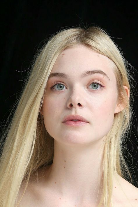 Elle Fanning Movies, Ellie Fanning, Elle Fanning Style, Fanning Sisters, Dakota And Elle Fanning, Dakota Fanning, Long Blonde, Elle Fanning, Long Blonde Hair