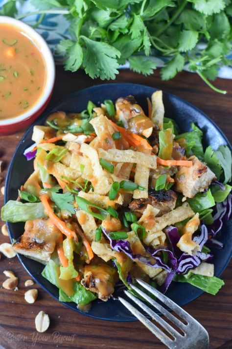 Asian Chicken Salad with Spicy Peanut Dressing - Butter Your Biscuit Spicy Peanut Dressing, Asian Chicken Salad, Asian Chicken Salads, Peanut Dressing, Salad Healthy, Asian Salad, Spicy Peanuts, Asian Chicken, Main Dish Salads