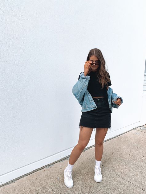 Demin Black Skirt Outfit, Black Denim Jean Skirt Outfit, Short Jean Skirt Outfits With Sneakers, Denim Jacket Outfit With Skirt, Denim Skirt And Denim Jacket Outfit, Black Jean Skirt Outfit Baddie, Short Denim Skirt Outfits Aesthetic, Skirt Outfits Sneakers, Black Jean Mini Skirt Outfit