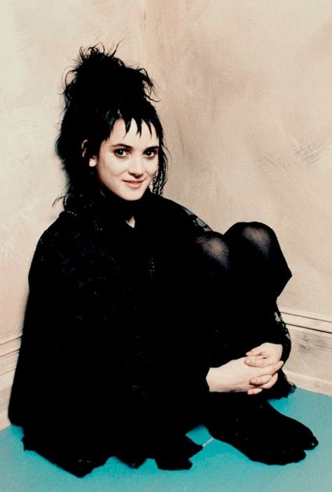 𝔥𝔬𝔯𝔯𝔬𝔯𝔤𝔯𝔞𝔭𝔥𝔰☾ on Twitter: "Winona Ryder as Lydia Deetz for Beetlejuice (1988) ♡… " Beetlejuice Winona, Winona Ryder 90s, Beetlejuice 1988, Uk Icon, Lydia Beetlejuice, Winona Forever, Beetlejuice Movie, Lydia Deetz, Tim Burton Films