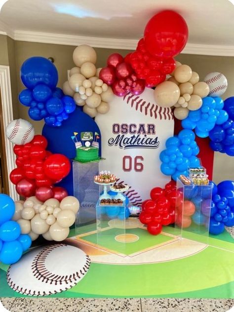 Baseball Theme Balloon Garland, Diy Baseball Backdrop, Baseball Balloon Decorations, Yankees Birthday Party Decorations, Baseball Party 1st Birthday, Baseball Themed Party Decorations, Baseball Party Photo Backdrop, Baseball Theme Balloons, Baseball Birthday Party Ideas Decor