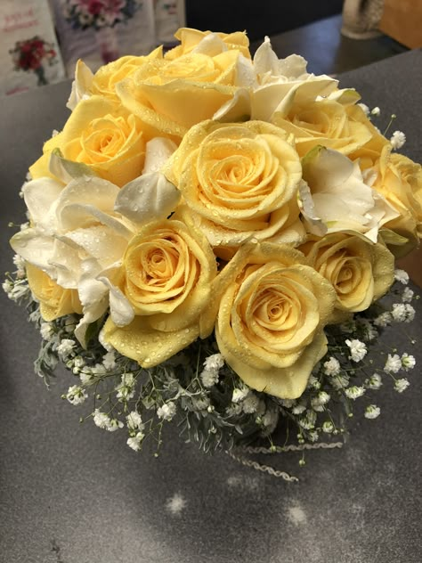 Yellow roses and gardenia bridal bouquet Fall Yellow Bouquet, Yellow Rose Decorations, Yellow Glitter Roses, Yellow And White Roses Bouquet, Yellow Quince Decorations, Golden Flower Bouquet, Pale Yellow Bouquet, Yellow Roses Wedding Bouquet, Yellow Quince Makeup