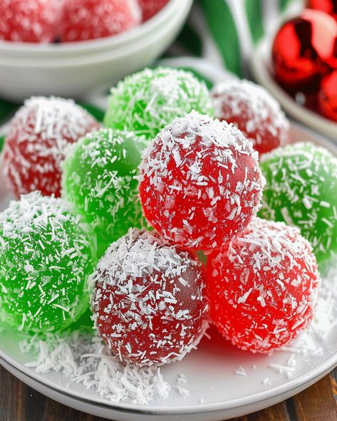 Christmas Jello Balls – Festive, Chewy, Colorful Treats Food Shaped Like Balls, Christmas Jello Jigglers, Moms Christmas Jello Balls, Christmas Balls Food, Xmas Jello Recipes, Moms Christmas Jello Balls Recipe, Jello Balls How To Make, Christmas Jello Balls Recipe, Jello Appetizers