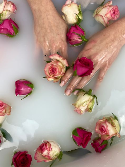 Rose Bath Aesthetic, Milk Bath Aesthetic, Flower Bath Aesthetic, Bath With Flowers, Spirit Bath, Rose Milk Bath, Moodboard Pictures, Bath Nails, Bath Flowers