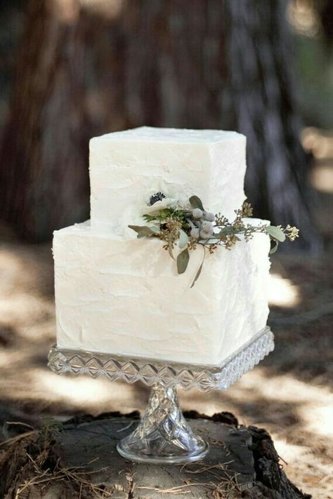 Wedding Cake With Greenery, Cake With Greenery, Woodland Wedding Inspiration, Wedding Cakes Elegant, Square Wedding Cakes, Small Wedding Cakes, Rustic Winter Wedding, Winter Wedding Cake, Romantic Wedding Cake