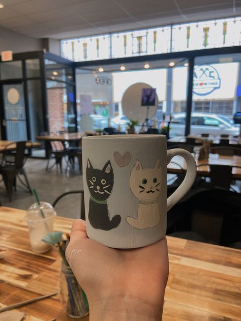 Mug Painting Ideas For Boyfriend, Pottery Painting Couple, Pottery Painting Date Ideas, Pottery Painting With Friends Aesthetic, Cat Pottery Painting, Pottery Painting Date, Cat Mug Painting, Pottery Painting Cat Mug, Cat Mug Pottery