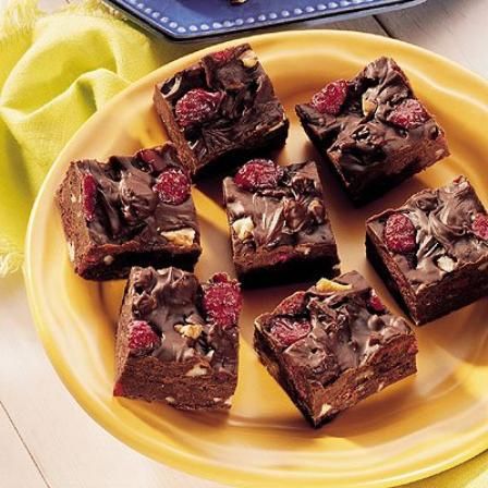 Cranberry Fudge | Very Best Baking Cranberry Fudge, Holiday Fudge, Easy Chocolate Fudge, Chocolate Raisins, Desserts Snacks, Ocean Spray, Tasty Recipe, Loaf Cake, Chocolate Cherry