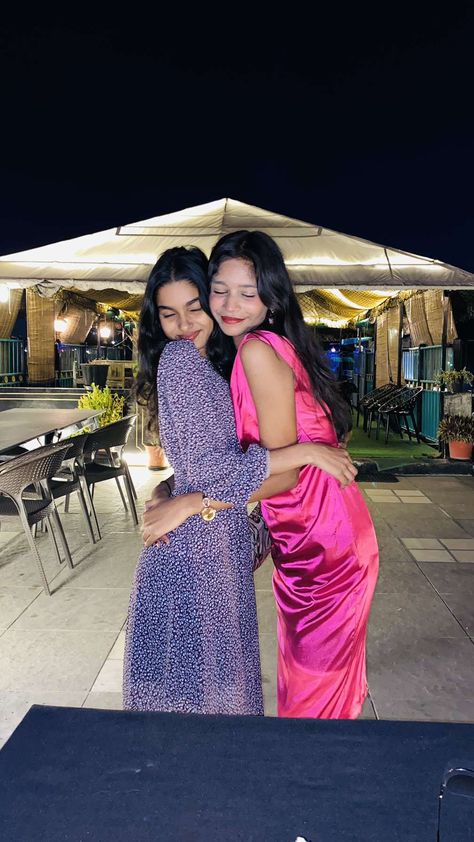 Bestie poses best friends photography birthday pic ideas pink satin dress Best Friend Birthday Photoshoot, Best Friends Photography, Poses Birthday, Bestie Poses, Birthday Pic, Photography Birthday, Pink Satin Dress, Best Friend Photography, Best Friend Poses