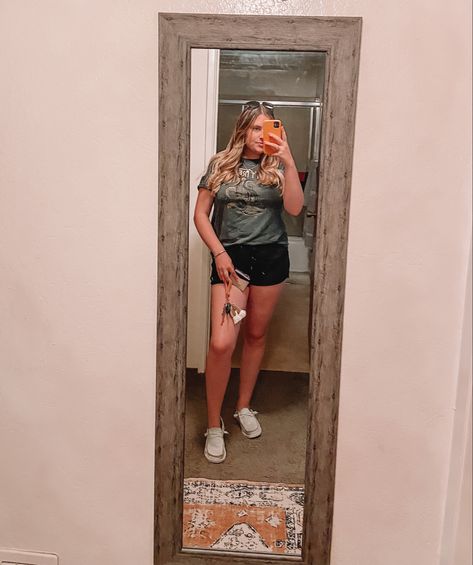 Hey Dudes And Shorts Outfit, Summer Hey Dude Outfits, Hey Dude Shoes Women Outfit Ideas, Hey Dude Outfits, Hey Dudes Outfit Women, Western Casual Outfits, Dude Outfits, Size 10 Outfits, Hey Dude Shoes Women