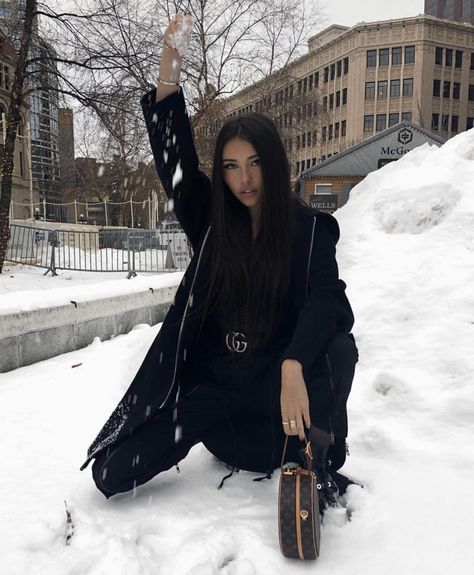 #madisonbeer #winter #snow #pictureideas Estilo Madison Beer, Madison Beer Style, Madison Beer Outfits, Balenciaga Boots, Beer Outfit, Outfits 2016, Snow Outfit, Tumblr Boys, Looks Black