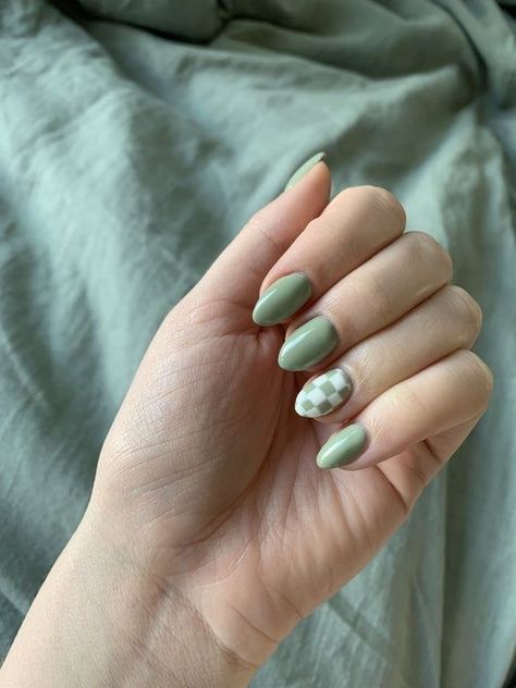 Sage Checkered Nails, Green Designs Nails, Summer Gel Nails Ideas Short Simple Green, Lite Green Nails, Simple Nails Sage Green, Sage Green Nails Design Aesthetic, Nail Ideas With Green, Sage Green Acrilyc Nails, Light Green Checkered Nails