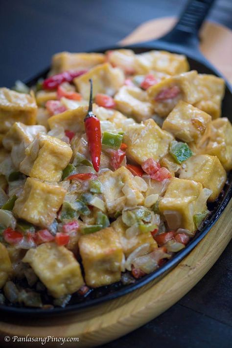 Sizzling Tofu Recipe Easy Pozole Recipe, Sizzling Tofu, Tofu Sisig, Sisig Recipe, Panlasang Pinoy Recipe, Onion Butter, Pork Sisig, Pinoy Recipe, Buttered Vegetables