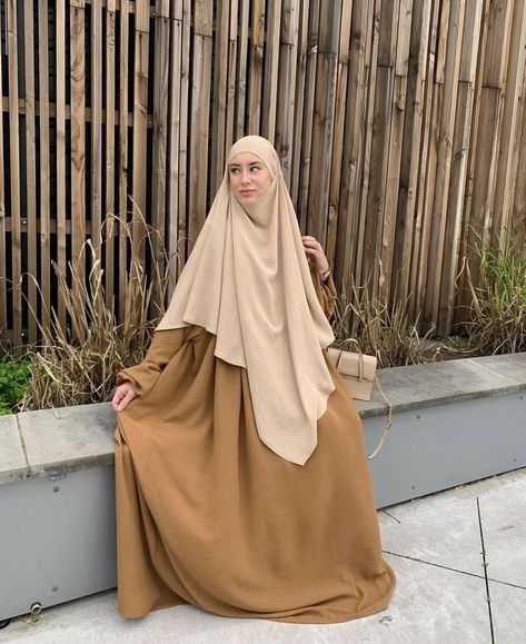 YOUR DAILY IS HIJAB OUTFIT Jilbab Outfits, Islam Fashion, Islamic Clothing Abayas, Muslim Women Clothing, Islamic Modest Fashion, Modest Outfits Muslim, Muslimah Fashion Casual, Outfits Muslim, Outfit Hijab Casual