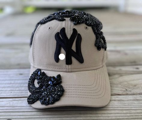 Bedazzled Trucker Hat, Bedazzled Things, Rhinestone Stuff, Bling Hats, Hat Bar, Head Hunter, Thanksgiving Dress, Upcycle Clothes Diy, Custom Trucker Hats