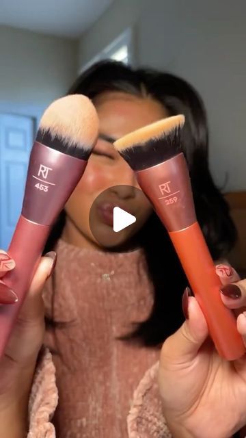 REAL TECHNIQUES on Instagram: "@mckilllaaa letting us in on her top tips for a flawless blend - follow the RT technique 😉   Get glowing with the NEW Glow Round Base Brush + Power Pigment Blush Brush! Available now @amazon" Cleopatra Hair, Makeup Brush Uses, Perfect Winged Eyeliner, Real Techniques Brushes, Fan Brush, Beauty Games, Real Techniques, Blush Brush, Top Tips