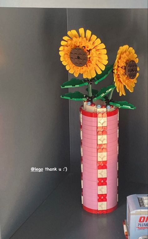 Lego Vase, Lizzy Mcalpine, Cool Lego, Lego Creations, Ig Story, Flower Vases, Glass Vase, Lego, Vase