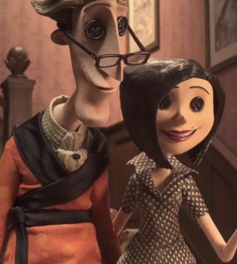 Iconic Brunette Halloween Costumes, Movie Couples Costumes, Coraline Halloween Costume, Mothers Makeup, Coraline Costume, Couples Cosplay, Horror Halloween Costumes, Other Mother, Back To Business