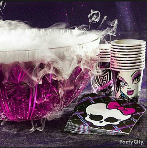 Hmm Monster High Snacks, Monster High Party Ideas, Monster High Birthday Party, Girly Pop, Purple Punch, Girl Bday Party, Monster High Party, 9th Birthday Parties, Dry Ice