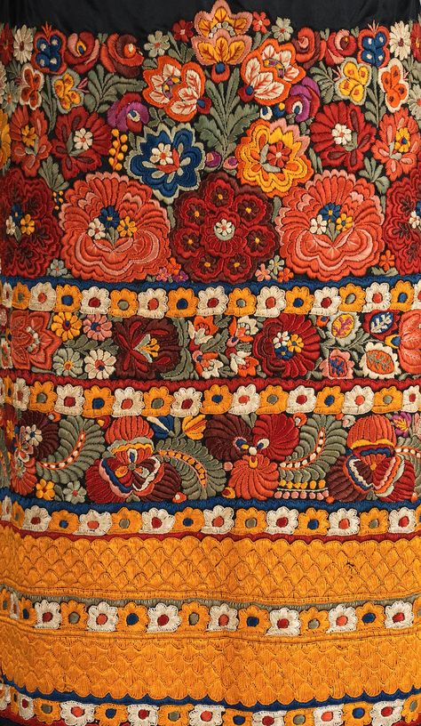 Apron Date: ca. 1920 Culture: Hungarian (Matyó) Medium: silk, cotton http://www.metmuseum.org/Collections/search-the-collections/158313 Hungarian Matyo Embroidery, Cultural Embroidery, Hungarian Culture, Braided Chain Stitch, Hungarian Embroidery, Stitch Ideas, Folk Embroidery, Needle Art, Embroidery Inspiration