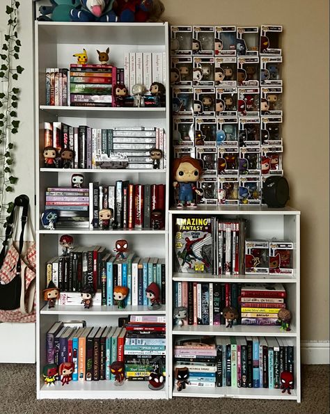 Tiny Apartment Bookshelf, Room With Funko Pop, Bookshelf Funko Pop, Bookshelf With Funko Pop, Funko Pop Shelf Aesthetic, Rory Gilmore Bookshelf, Funko Pop Bookshelf, Libreros Aesthetic, Funko Pop Aesthetic