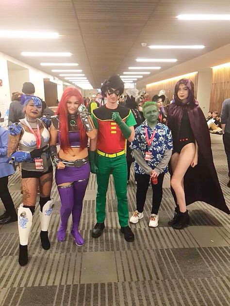 Teen Titans Halloween Costume Group, Teen Titans Group Costume, Robin Cosplay Teen Titans, Robin Teen Titans Costume, Teen Titans Halloween Costume, Teen Titans Go Costume, Teen Titans Costume, Teen Titans Outfits, Teen Titans Cosplay