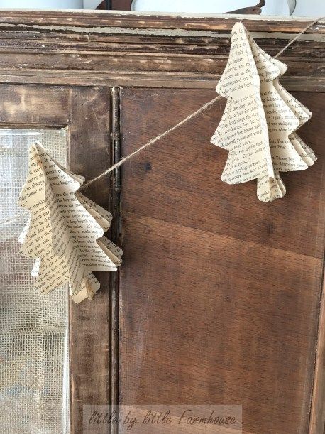 Vintage Book Christmas Tree Garland - Little by Little Farmhouse Christmas Tree Inspiration Modern, Book Christmas Tree, Little Farmhouse, Christmas Tree Decorating Themes, Book Christmas, Farmhouse Christmas Tree, Christmas Tree Inspiration, Christmas Tree Garland, Tree Garland