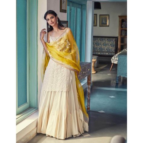 Sharara Designs, Haldi Outfits, Eid Dress, Indian Outfits Lehenga, Nikkah Dress, Traditional Indian Dress, Casual Indian Fashion, Salwar Kamiz, Traditional Indian Outfits