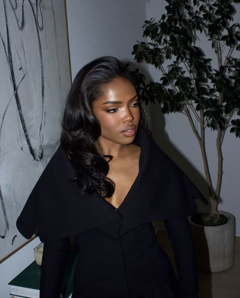 Ryan Destiny Hairstyles, Ryan Destiny Hair, New Era Aesthetic, 90s Makeup Look, Card Makeup, Ryan Destiny, Girl Makeup Tutorial, Tv Musical, Grown Ish