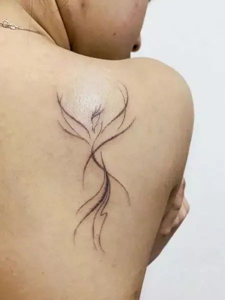 Ideas tattoo for woman Phoenix Tattoo For Women, Phoenix Tattoos For Women, Tattoo For Women Ideas, Phoenix Feather Tattoos, Phoenix Back Tattoo, Rising Phoenix Tattoo, Phoenix Tattoo Feminine, Small Phoenix Tattoos, Phönix Tattoo