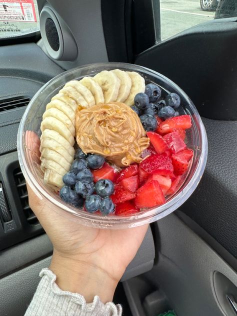 Acai bowl topped with strawberries, blueberries, bananas, coconut flakes, peanut butter, and a honey drizzle Acai Bowl With Peanut Butter, Acai Bowl Peanut Butter, Smoothie Bowl Peanut Butter, Acai Bowl Toppings, Acai Bowl Recipe, Honey Drizzle, Strawberry Bowl, Acai Bowls Recipe, Smoothie Ideas