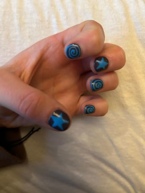 Undertale Nails, Short Nail Art Ideas Simple, Cool Short Nail Ideas, Short Short Nail Designs, Adrianne Lenker Nails, Dark Blue Nails Aesthetic, Coraline Hair, Easy Coraline Nails, Nail Star