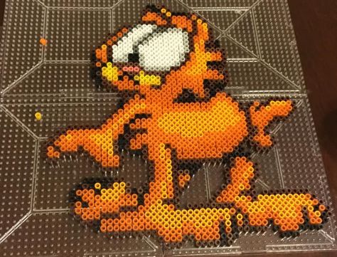 Cobra Kai Perler Beads, Perler Bead Patterns Garfield, Garfield Perler Beads, Garfield Pixel Art, Garfield Kandi, Garfield Perler, Garfield The Cat, Hamma Beads Ideas, Easy Perler Beads Ideas