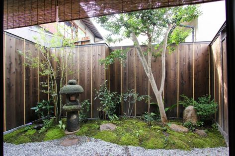 Japanese Townhouse, Japanese Courtyard Garden, Traditional Japanese Garden, Japanese Courtyard, Machiya House, Japanese Living, Small Japanese Garden, Traditional Japanese House, Japan Architecture