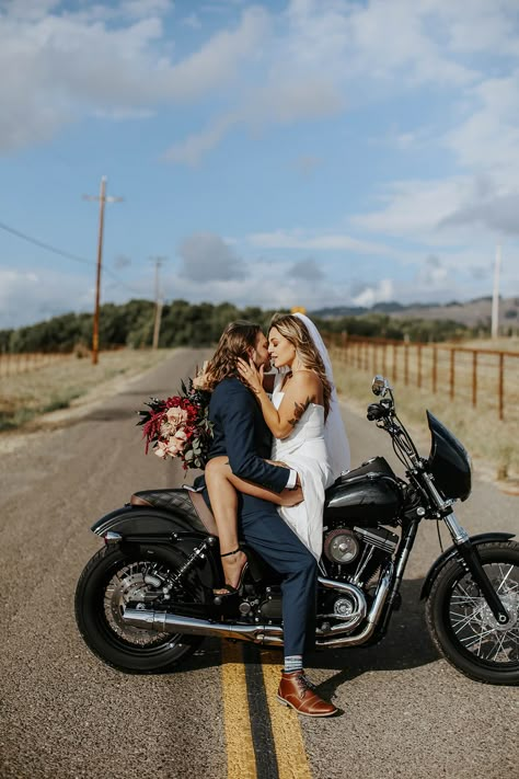 Bikers Wedding Ideas, Biker Wedding Photos Motorcycle Couple, Bike Wedding Photography, Wedding Photo Ideas Motorcycle, Bride On Motorcycle, Biker Wedding Photos, Biker Elopement, Motorcycle Elopement, Biker Wedding Theme