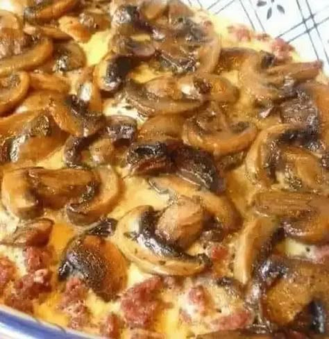 Hamburger Mushroom Bake, Mushroom Bake, Mushroom Casserole, Hamburger Recipes, Easy Casserole Recipes, Beef Casserole, Beef Dinner, Ground Meat, Cannoli