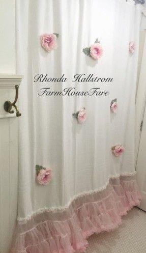 Shabby Chic Shower, Baños Shabby Chic, Shabby Chic Shower Curtain, Flower Tulle, Chic Bathroom Decor, Chic Bathroom, Shabby Home, Shabby Chic Curtains, Shabby Chic Room