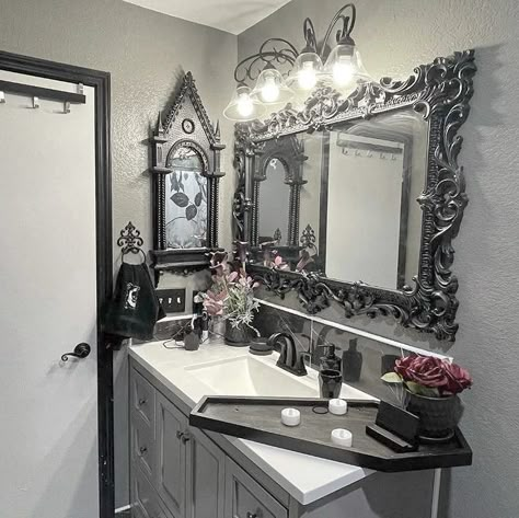 venom by dee garcia Gothic Bathroom Ideas, Casa Rock, Gothic Bathroom Decor, Gothic Bathroom, Gothic Decor Bedroom, Goth Bedroom, Gothic Room, Dark Home Decor, Goth Home Decor