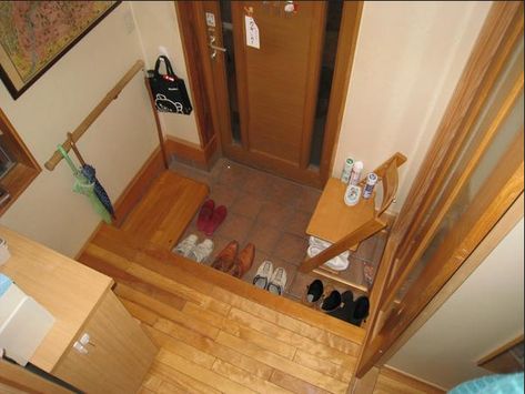 Japan Apartment, Cool Math Tricks, Housing Ideas, Inside House, Home Entrance, Home Entrance Decor, Ideas Casa, Entrance Decor, House Entrance