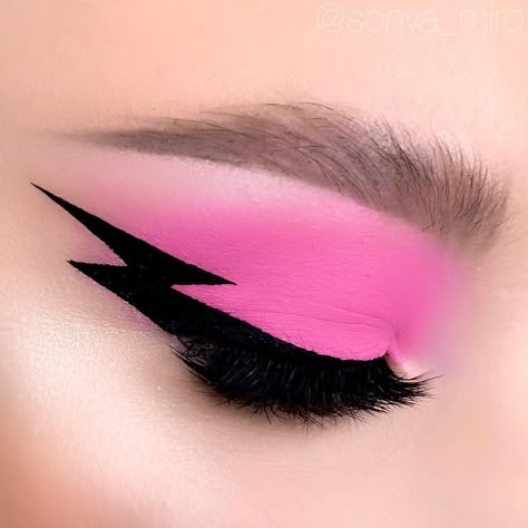 ⚡️💓PINK SPEED💓⚡️ Eyeliner-lightning only my idea 💡 ♥️⚡️ Art Eye ingredients- Retro matte liquid lipcolour - FUCHSIA FLICKER💓 | eyeliner-… Halloweenský Makeup, Make Up Designs, Cute Eye Makeup, Halloween Eye Makeup, Smink Inspiration, Makijaż Smokey Eye, Colorful Eye Makeup, Eye Makeup Designs, Dope Makeup