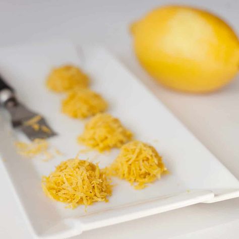 How to Freeze Lemon Rind Freezing Lemon Zest, Can You Freeze Lemons, Freezing Lemons, Lemon Water Health Benefits, Lemon Juice Benefits, Lemon Health Benefits, Frozen Lemon, Lemon Uses, Lemon Water Benefits