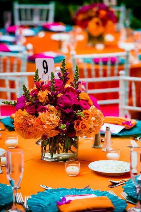 Orange Centerpieces, Modern Wedding Centerpieces, Pink Centerpieces, Best Wedding Colors, Fiesta Wedding, Tafel Decor, Mexican Party Theme, Beautiful Wedding Flowers, Boda Mexicana