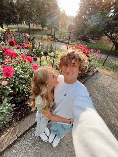 Photo To Take With Boyfriend, Cute Pics To Take With Your Boyfriend At School, Couple Recreation Pictures, Bf Selfie Ideas, Cute Boyfriend Photos, Recreate Couple Photos, Cute Couple Picture Ideas Selfie, Cute Couple Selfies Aesthetic, Cute Selfies With Boyfriend