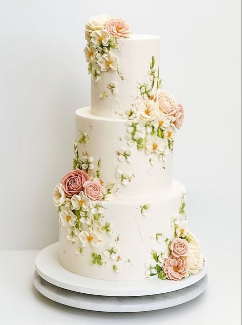 Wedding Cake Icing Flowers, Cake Icing Flowers, Wedding Cake Icing, Spring Wedding Cake, Pretty Wedding Cakes, Summer Wedding Cakes, 3 Tier Wedding Cakes, Wedding Cake Pictures, Icing Flowers