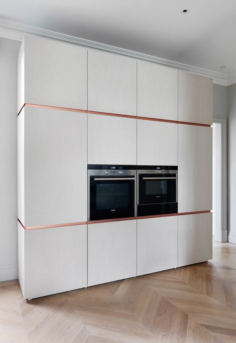 Maida Vale apartment by MWAI | colour features in negative detail Kitchen Appliances Design, Light Hardwood Floors, London Flat, Modern Flat, Kitchen Cabinet Handles, Kitchen Room Design, Furniture Handles, Apartment Furniture, Bespoke Kitchens