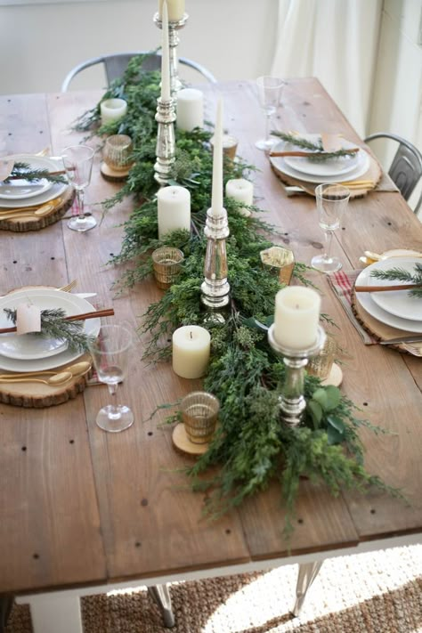 A beautiful farmhouse Christmas tablescape with rustic elements, mixed metals, and natural greenery. Perfect for a hosting a holiday dinner! | @Cost Plus World Market and #ad | Christmas Tablescapes | Holiday Tablescapes | Decorating for Christmas | Dining Room Holiday Decor | Holiday Home Decor Ideas | Tips for Decorating for the Holidays || Lauren McBride Trendy Farmhouse, Winter Farmhouse, Christmas Party Table, Christmas Dining Room, Christmas Tablescape, Christmas Lunch, Holiday Tablescapes, Christmas Tablescapes, Floral Ideas