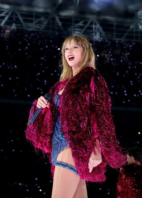 https://x.com/hourlyswift/status/1806343274099056818 Eras Tour Midnights, Midnights Era, Estilo Taylor Swift, Taylor Swift Cute, Swift Photo, Taylor Swift Funny, Taylor Swift Outfits, London Tours, Taylor Swift Videos