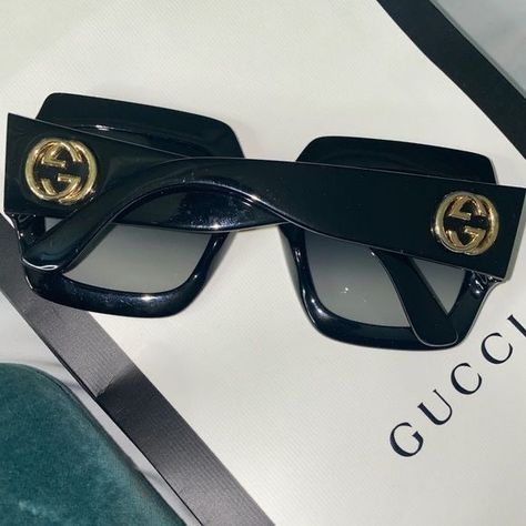 Sunglasses For Round Face, Gucci Aesthetic, Aesthetic Sunglasses, Sunglasses For Your Face Shape, Glasses Aesthetic, Round Face Sunglasses, Sunglasses Aesthetic, Buisness Casual, Sunglasses Gucci